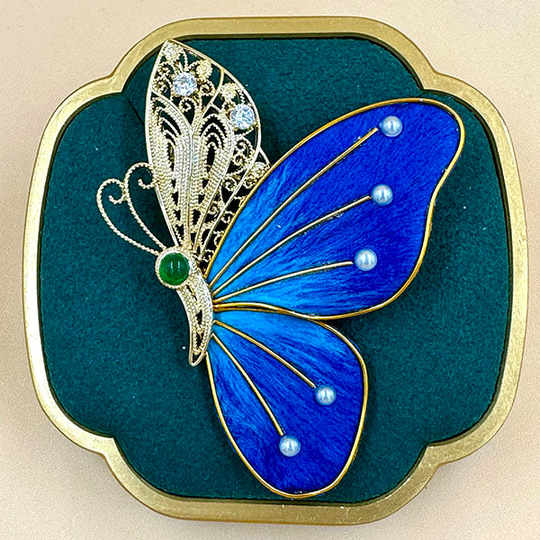 Pearl Butterfly Brooch – Filigree Gemstone Pin