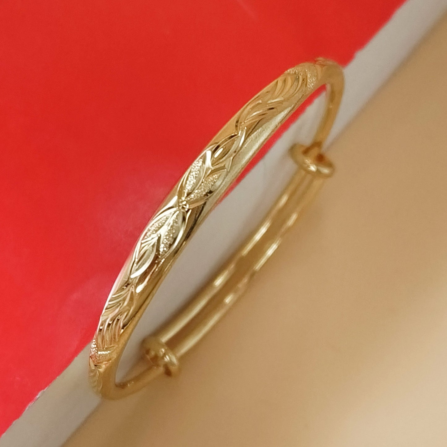 E floral gold plated bangle