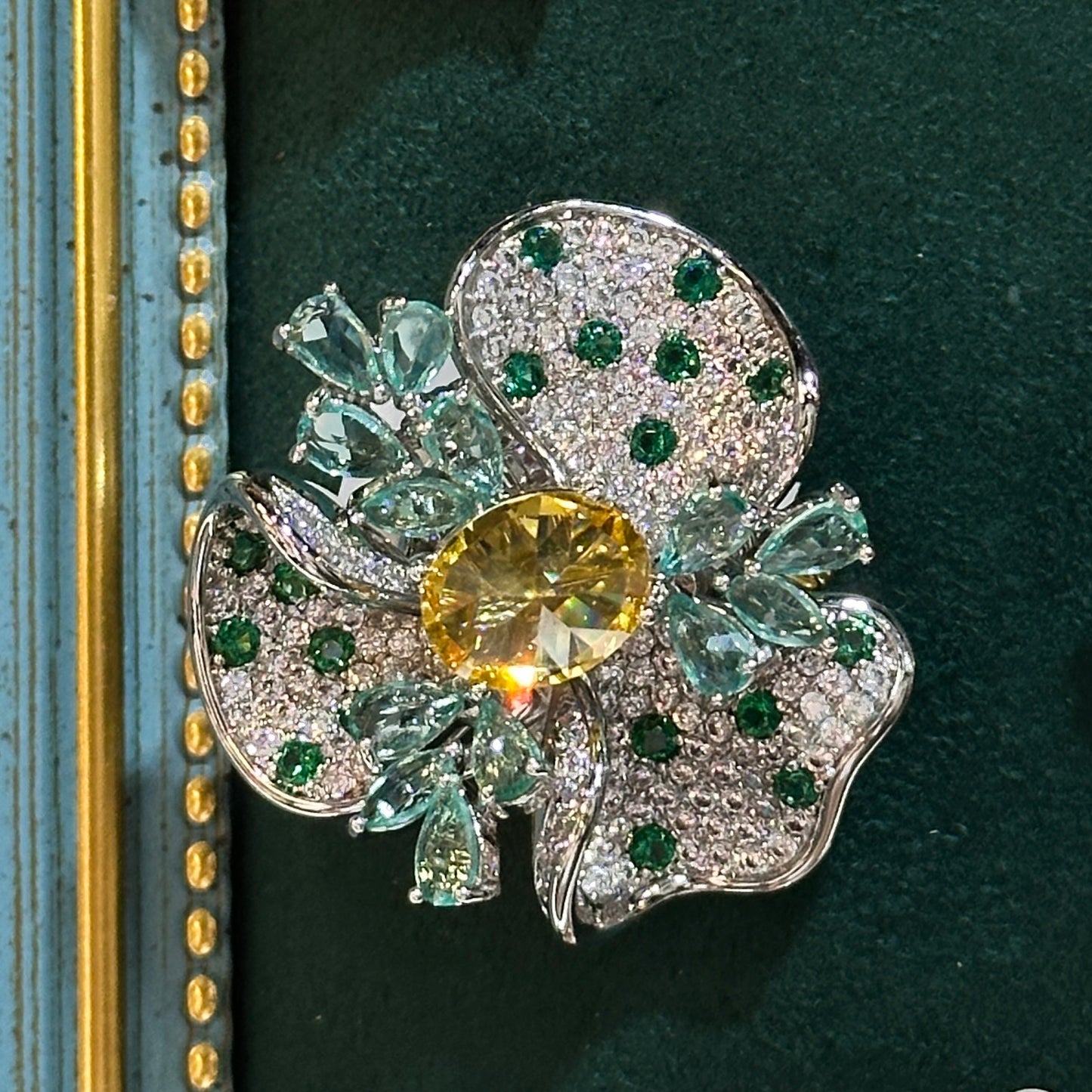 Magnetic Floral Brooch 840027