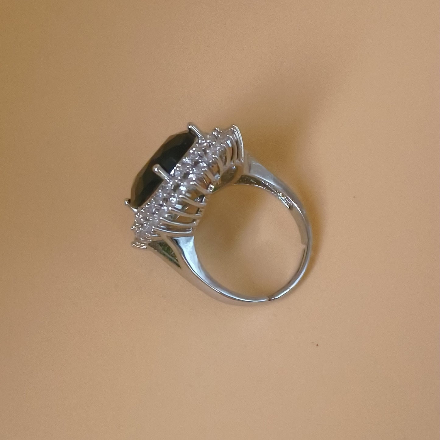 Emerald Green Stone Vintage Ring