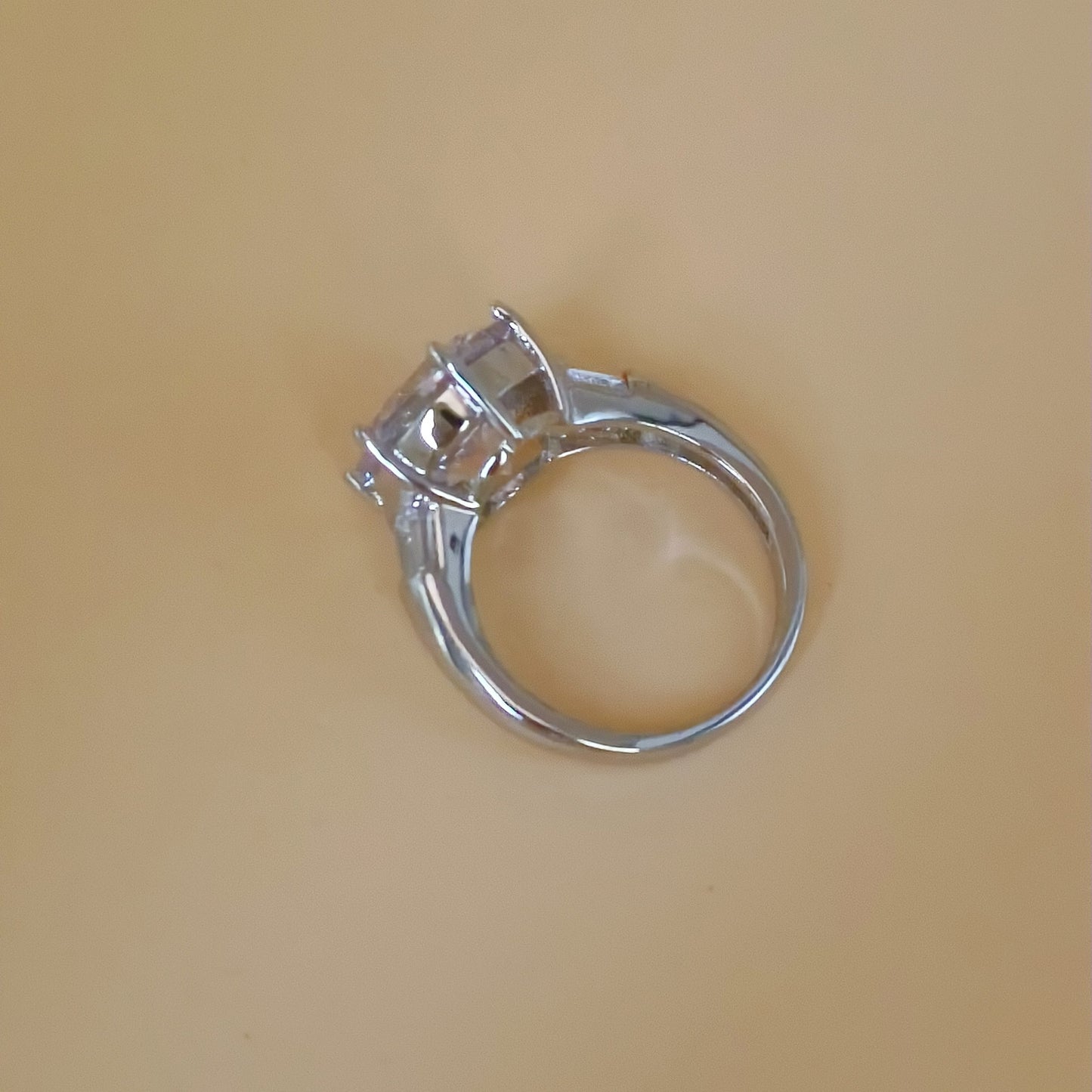 Round Cut Engagement Ring