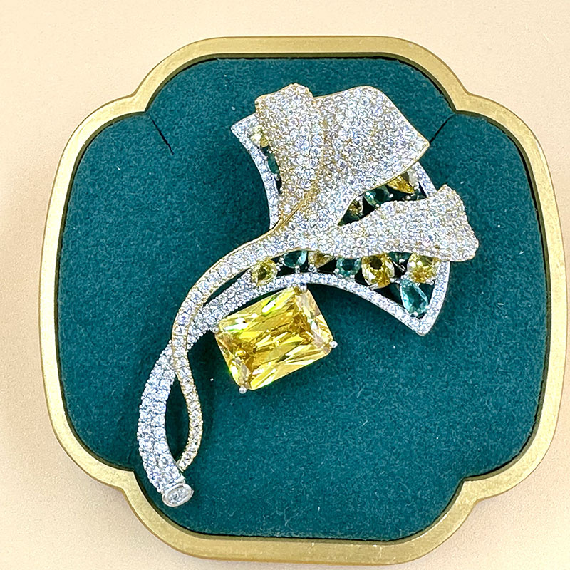 Luxury Ginkgo Leaf Brooch with Yellow Crystal