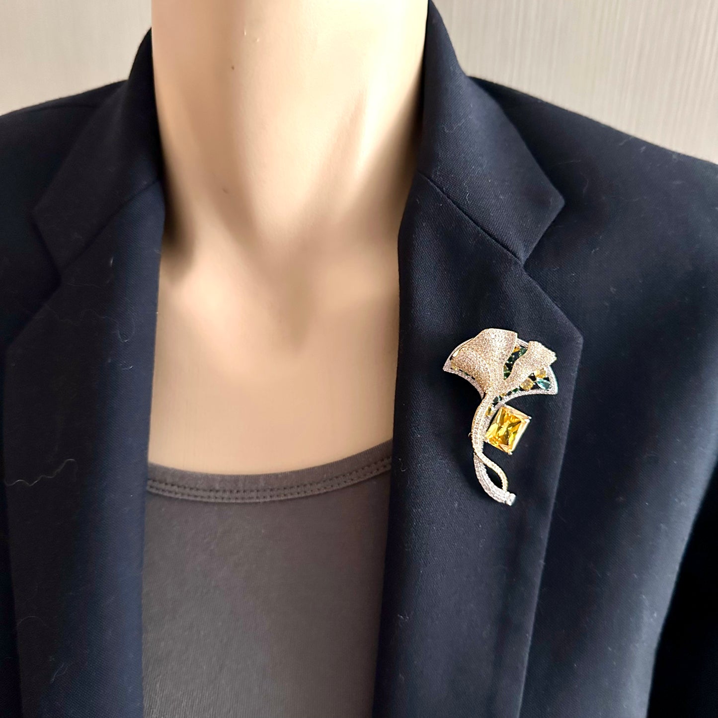 Luxury Ginkgo Leaf Brooch with Yellow Crystal