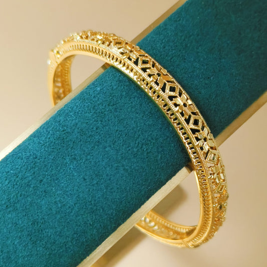 Elegant Gold Plated vintage Filigree Bangle