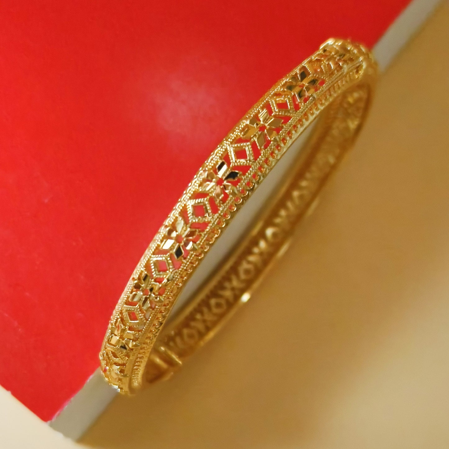 Elegant Gold Plated vintage Filigree Bangle