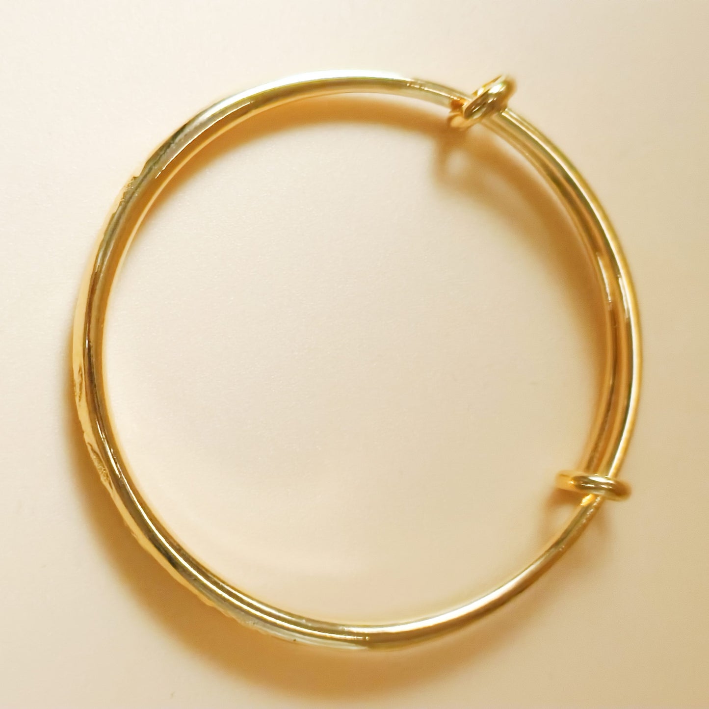 E floral gold plated bangle