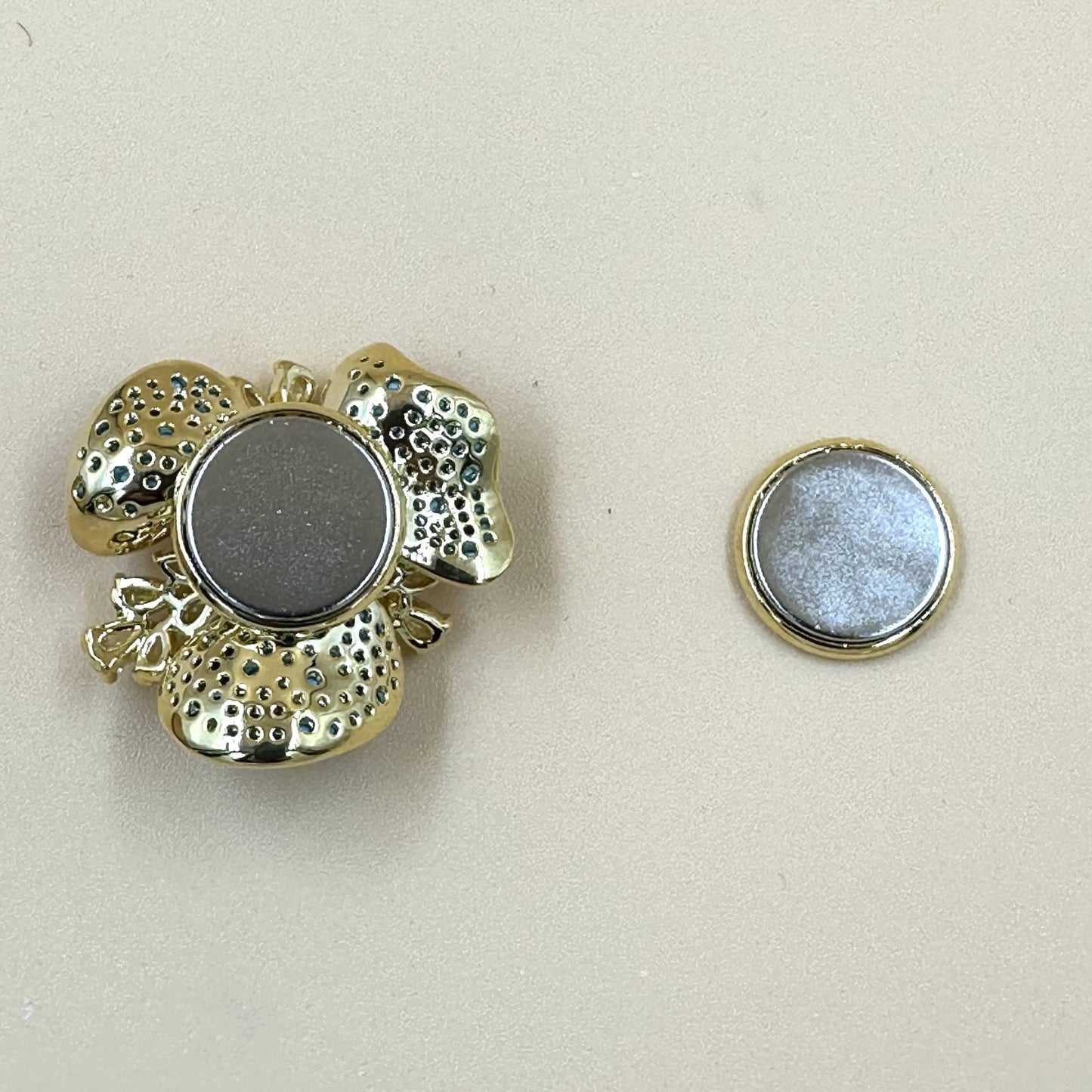 Magnetic Floral Brooch 900028