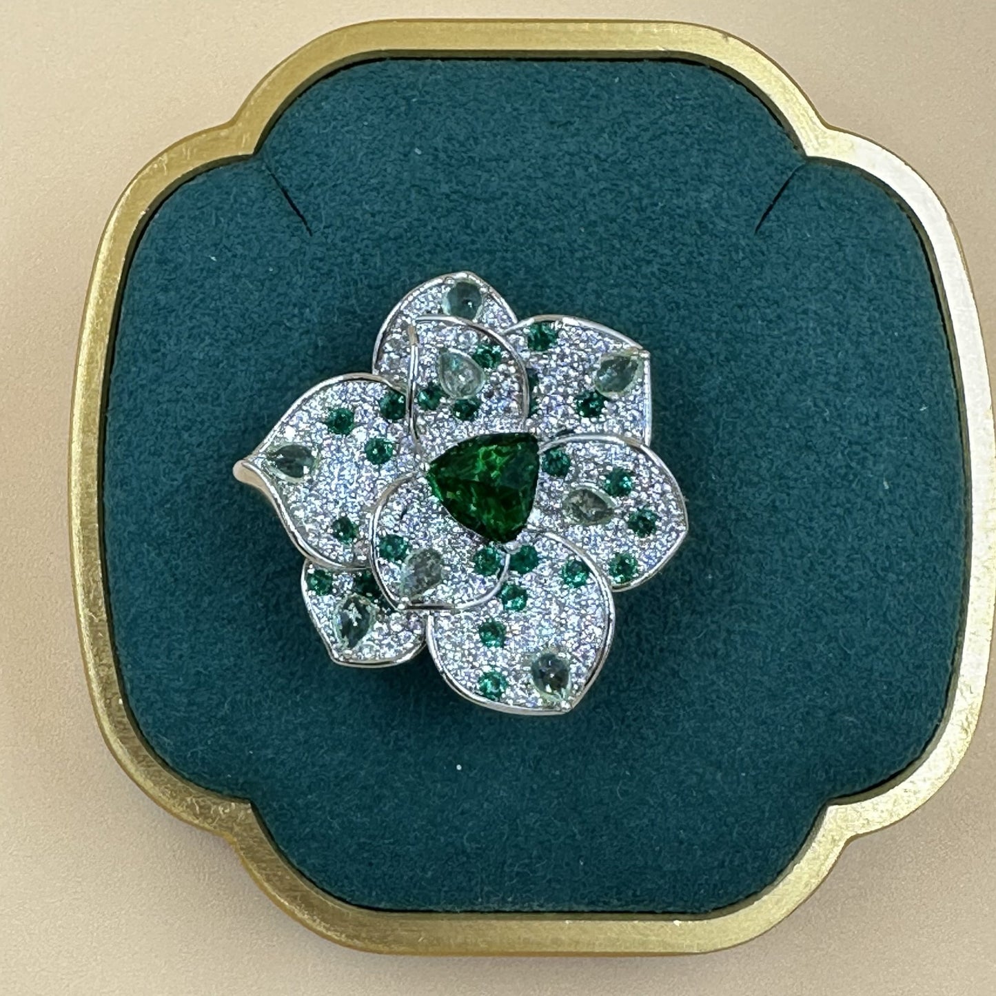 Magnetic Floral Brooch 820030