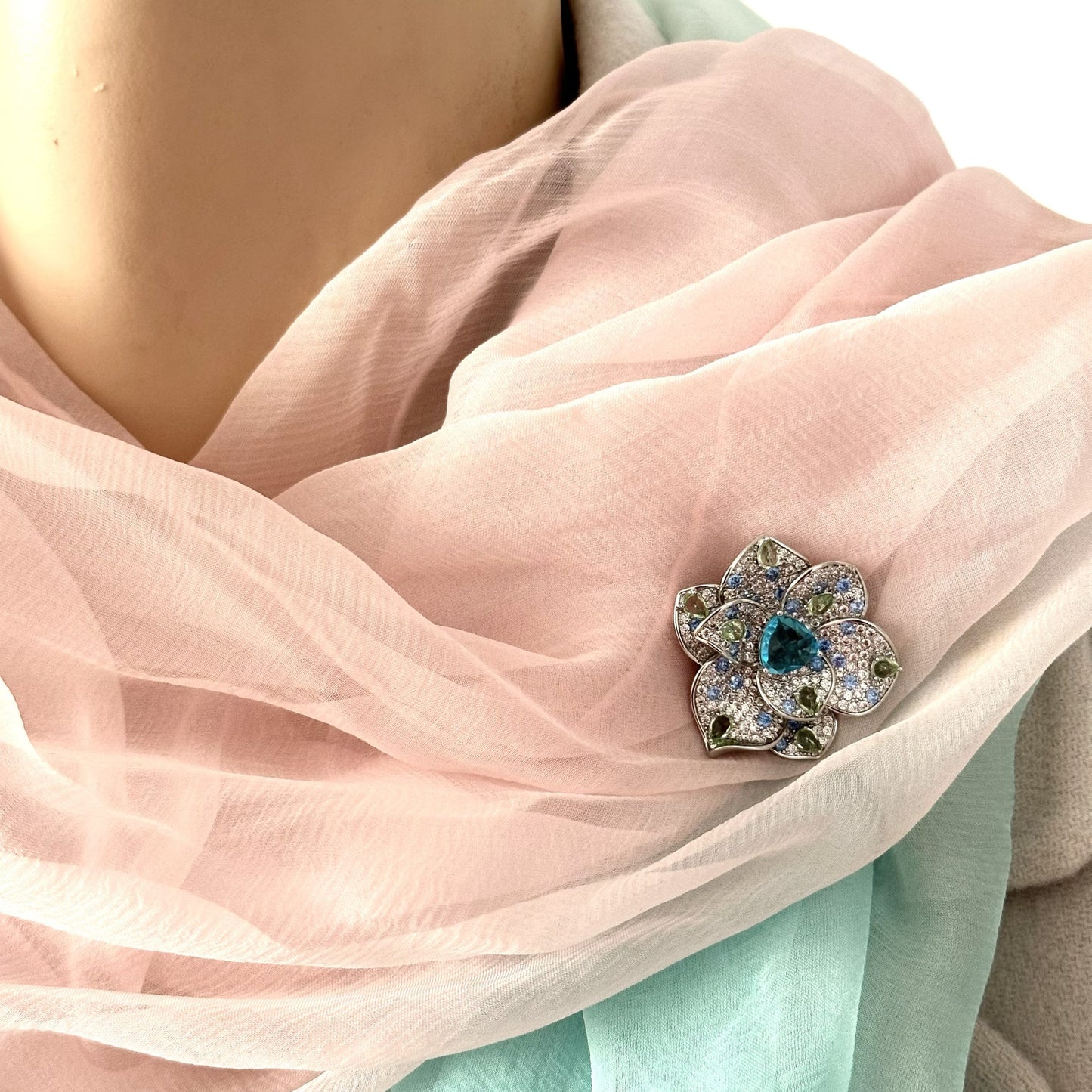 Magnetic Floral Brooch 990029