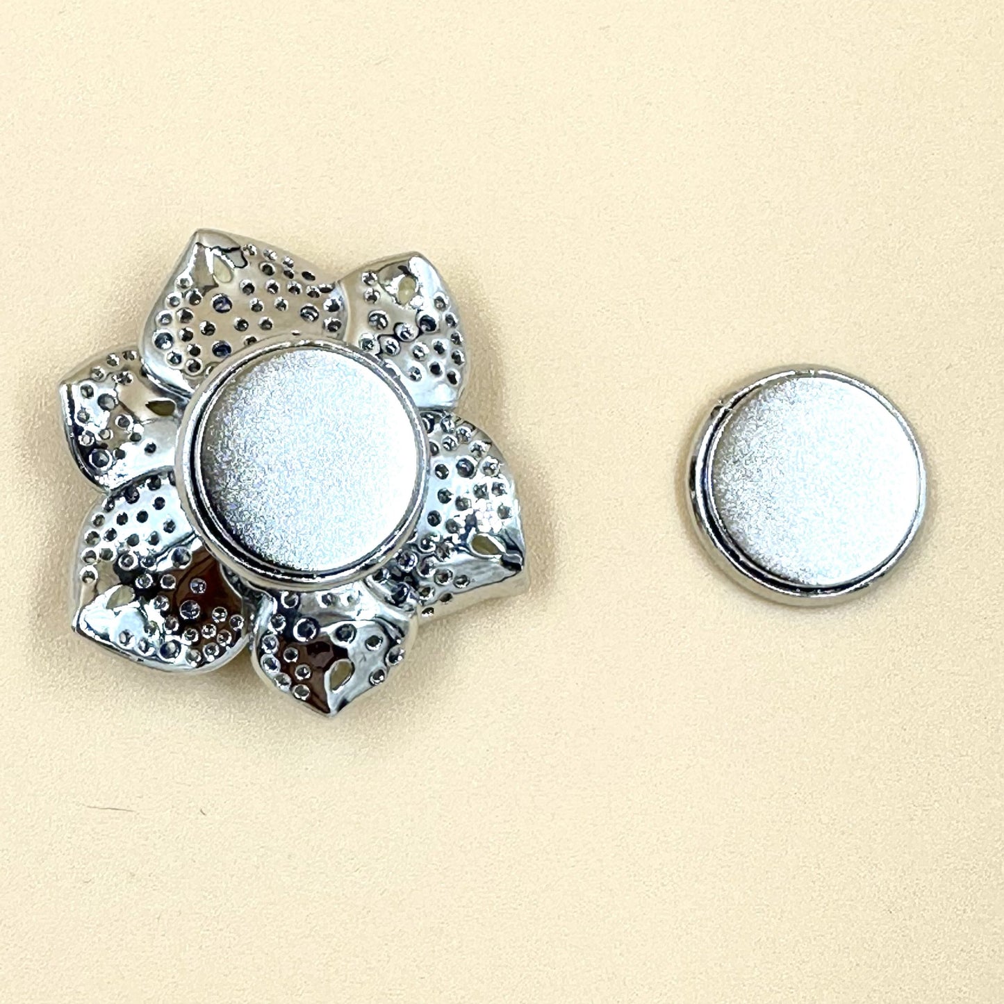 Magnetic Floral Brooch 990029