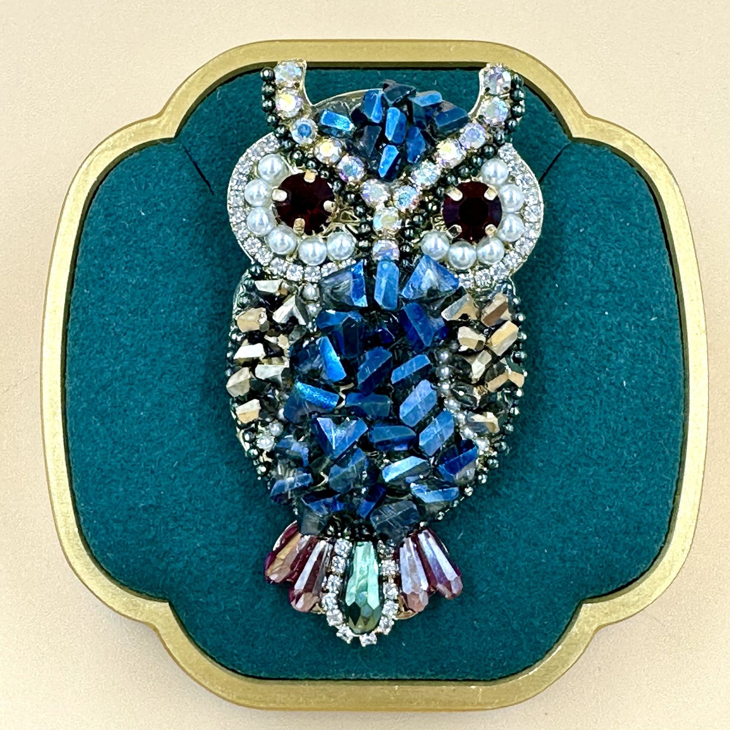 Owl brooch 2 colours