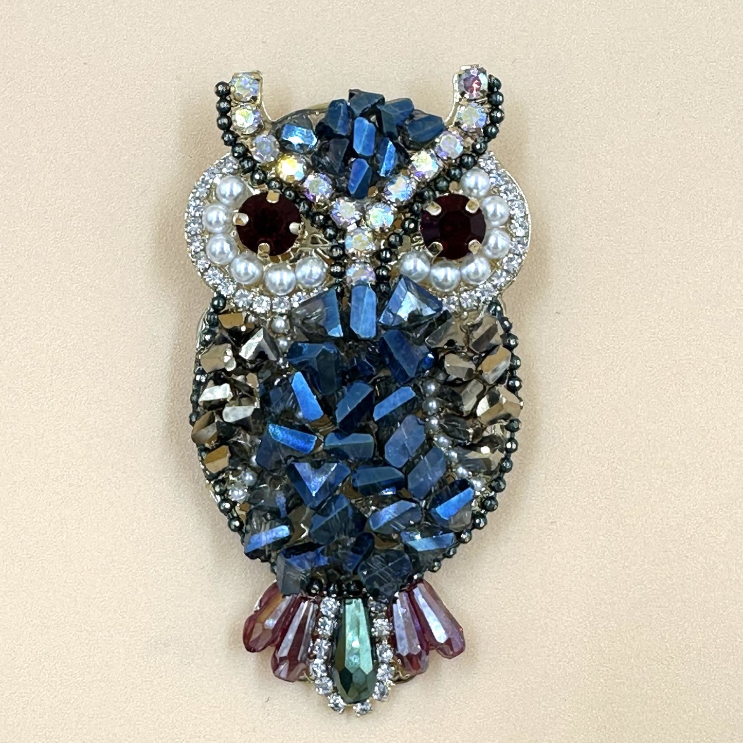 Owl brooch 2 colours