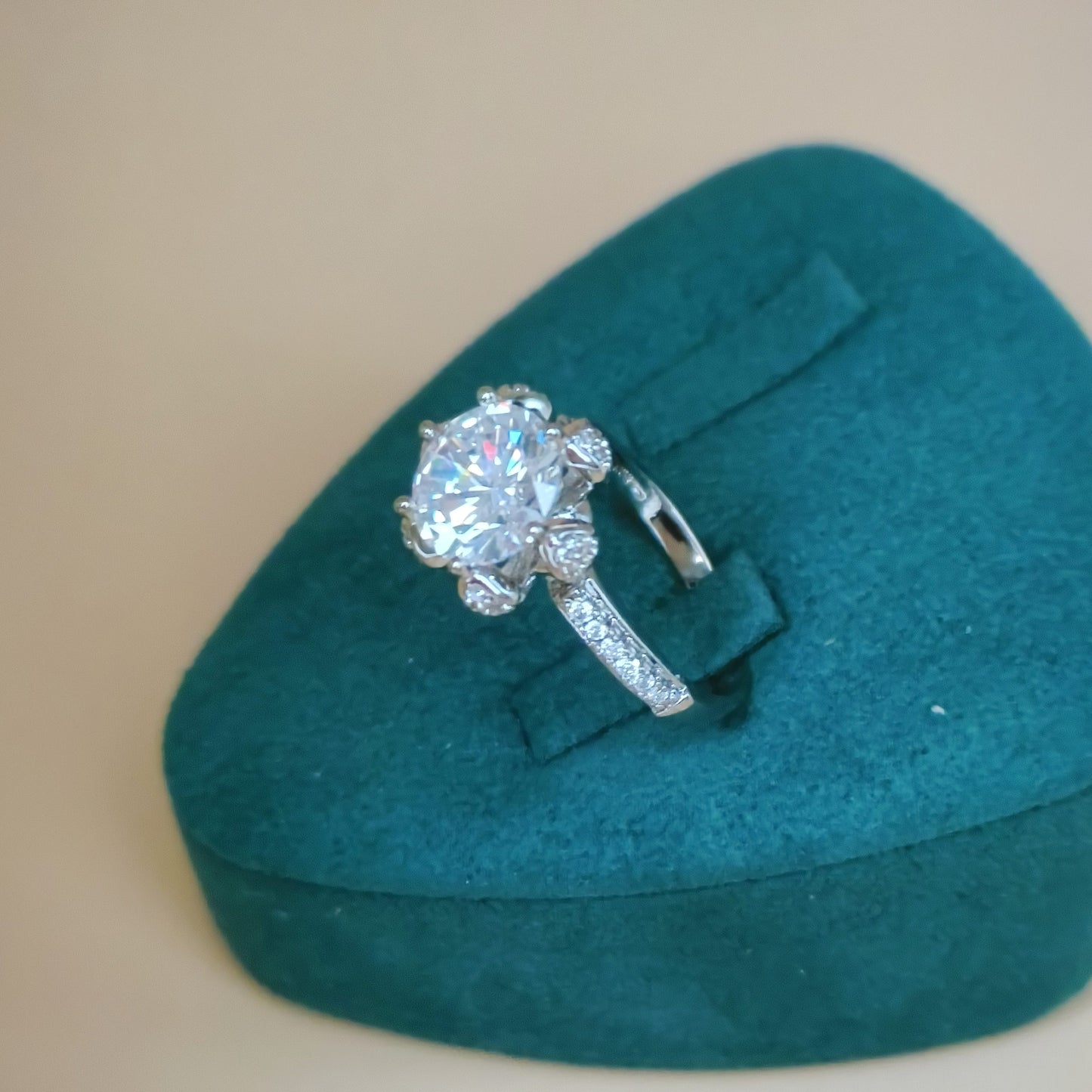 Round Cubic Zirconia Diamond Ring silver