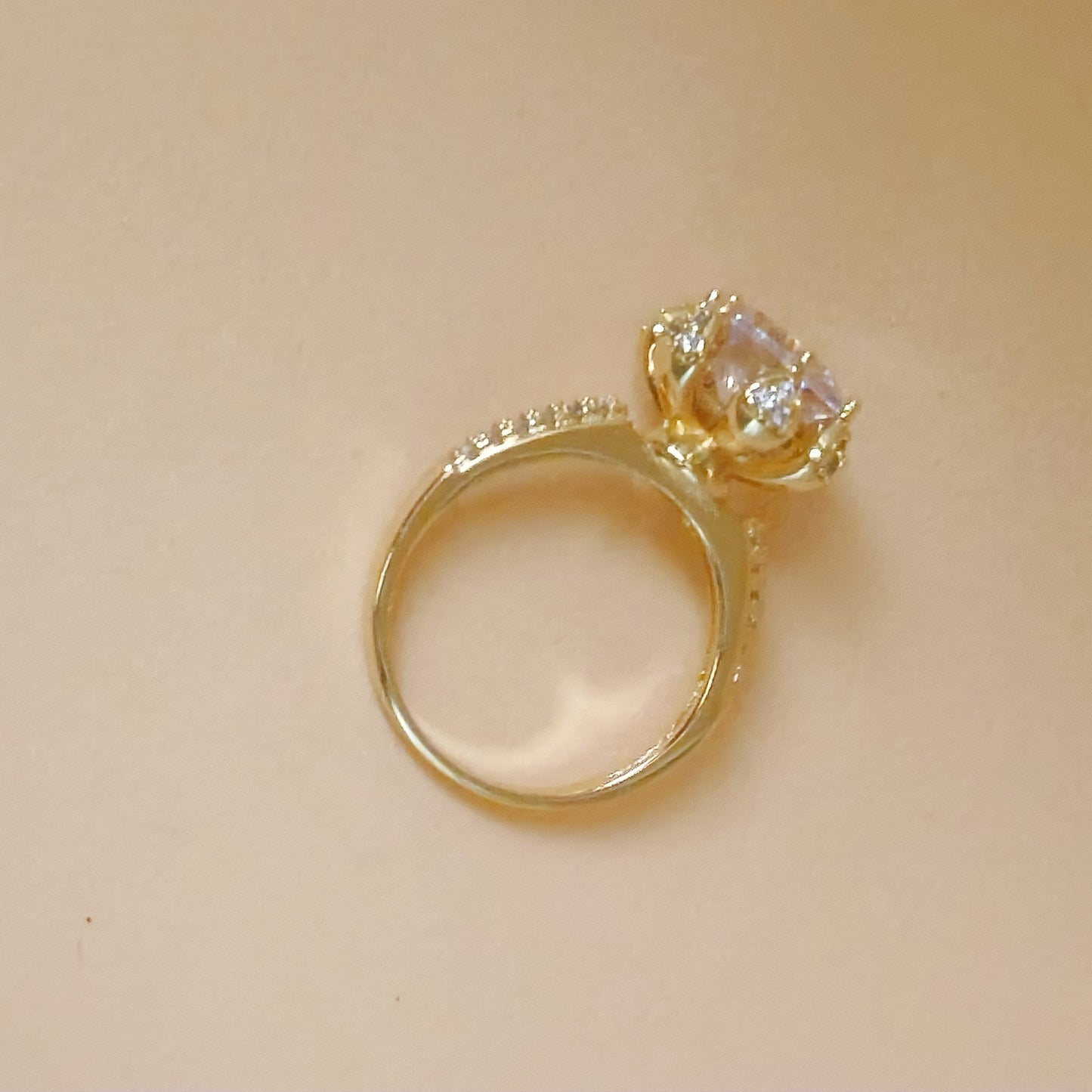Round Cubic Zirconia Diamond Ring