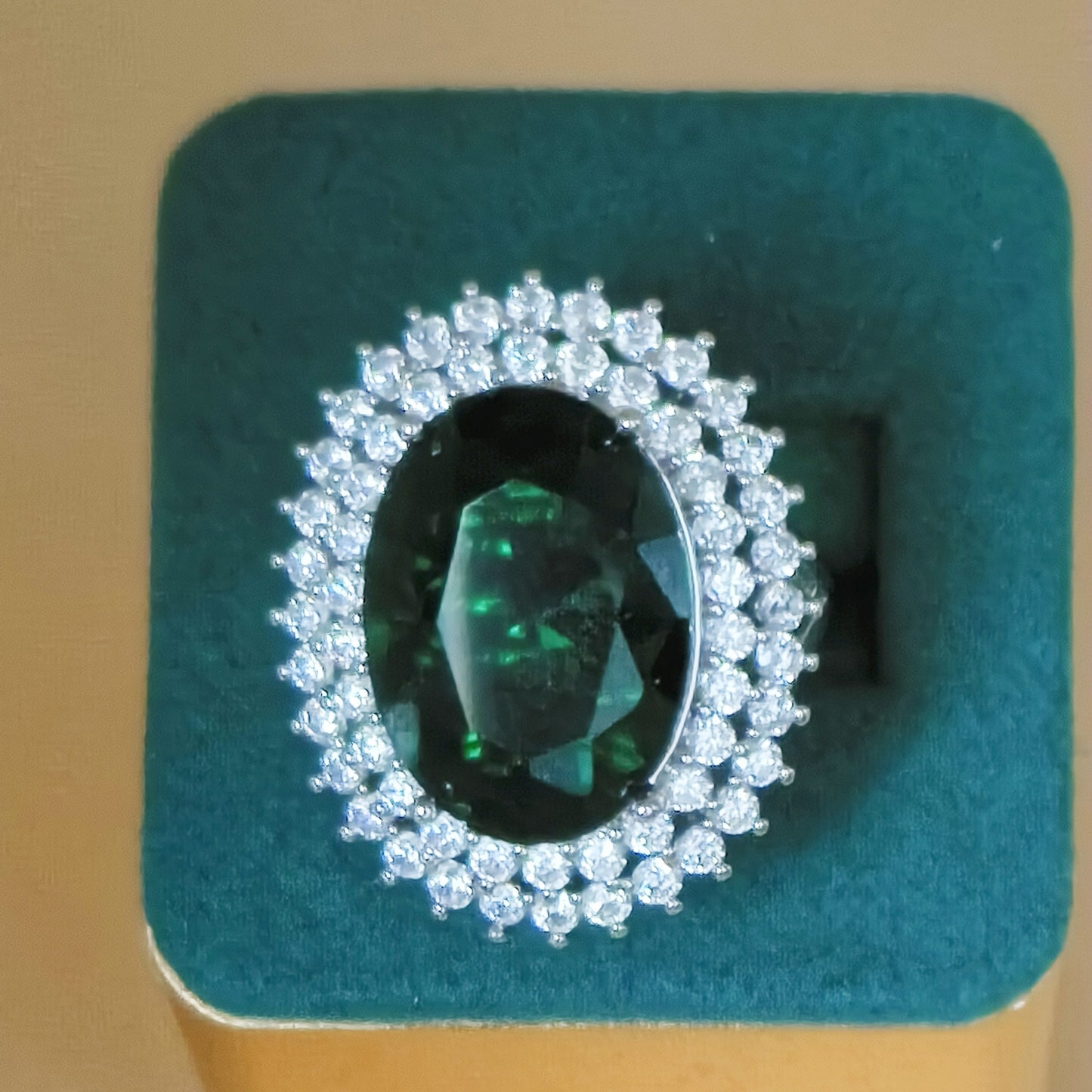 Emerald Green Stone Vintage Ring